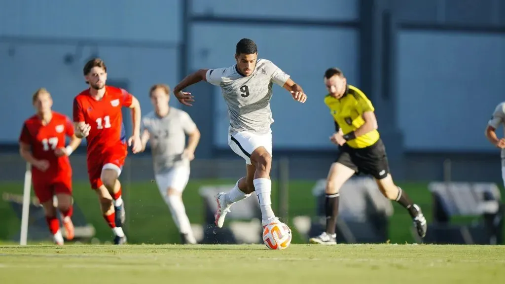 Timothy Arias es un lateral con mucho futuro y que jugó en el ascenso de Costa Rica.