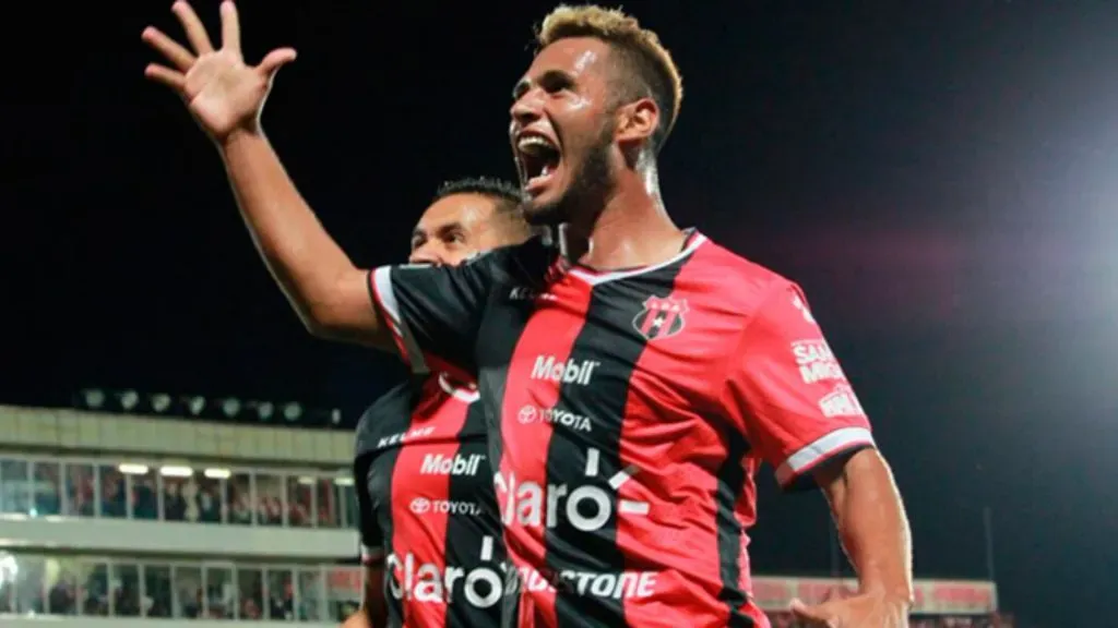 Alex López celebra un gol – HCH