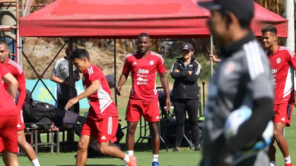 Gustavo Alfaro quiere ver a Joel Campbell sonriendo en los entrenamientos. (Foto: Fedefútbol)