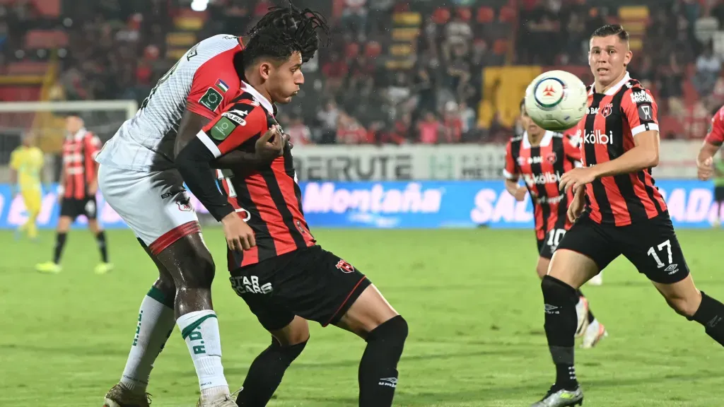 El último enfrentamiento entre ambos equipos tuvo lugar el 25 de noviembre, en el Morera Soto. Aquel día, Guanacasteca ganó 4-3 con los goles de Yeison Ruiz, “Cubo” Torres y un doblete de Alonso Hernández. Para Alajuelense anotaron Doryan Rodríguez, Aarón Suárez y Anthony Hernández (Foto: Albert Marín)