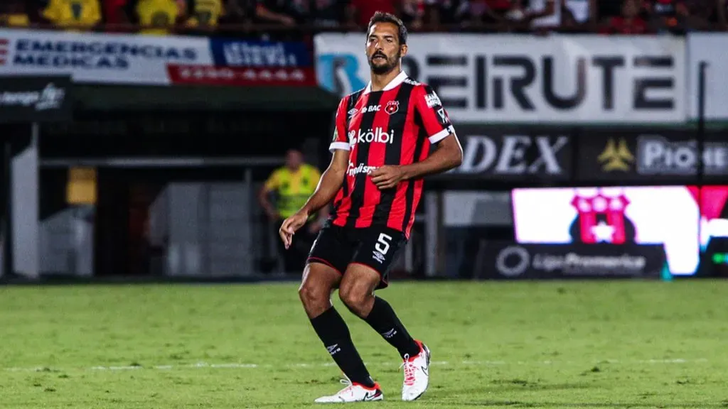 Celso Borges habló de su futuro en el fútbol y en Alajuelense. (IMAGO)