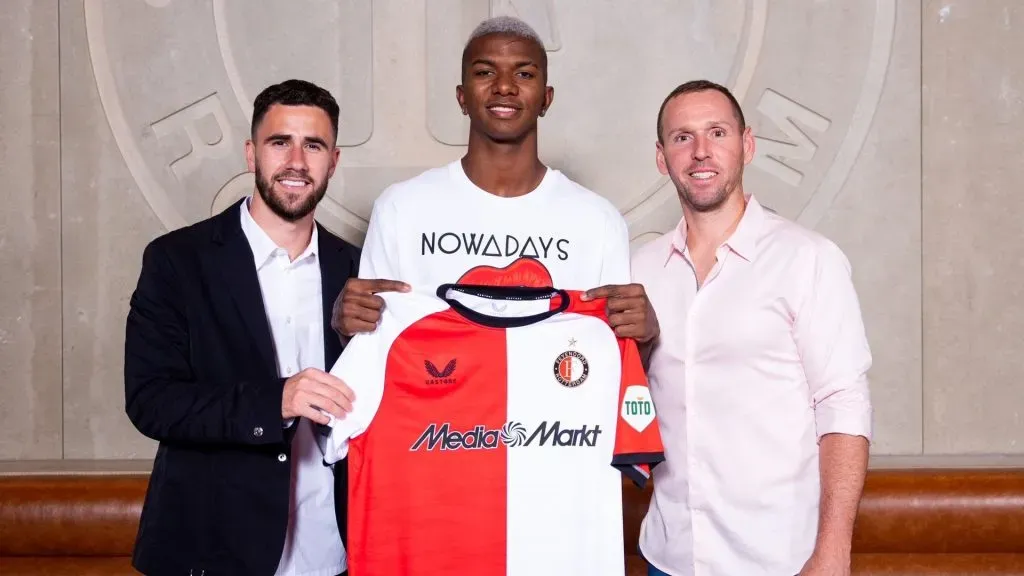 Jeyland Mitchell fue presentado este lunes en el Feyenoord. (Feyenoord)