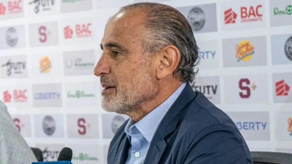 Gustavo Chinchilla respaldó a su entrenador y le lanzó una indirecta a Alajuelense.