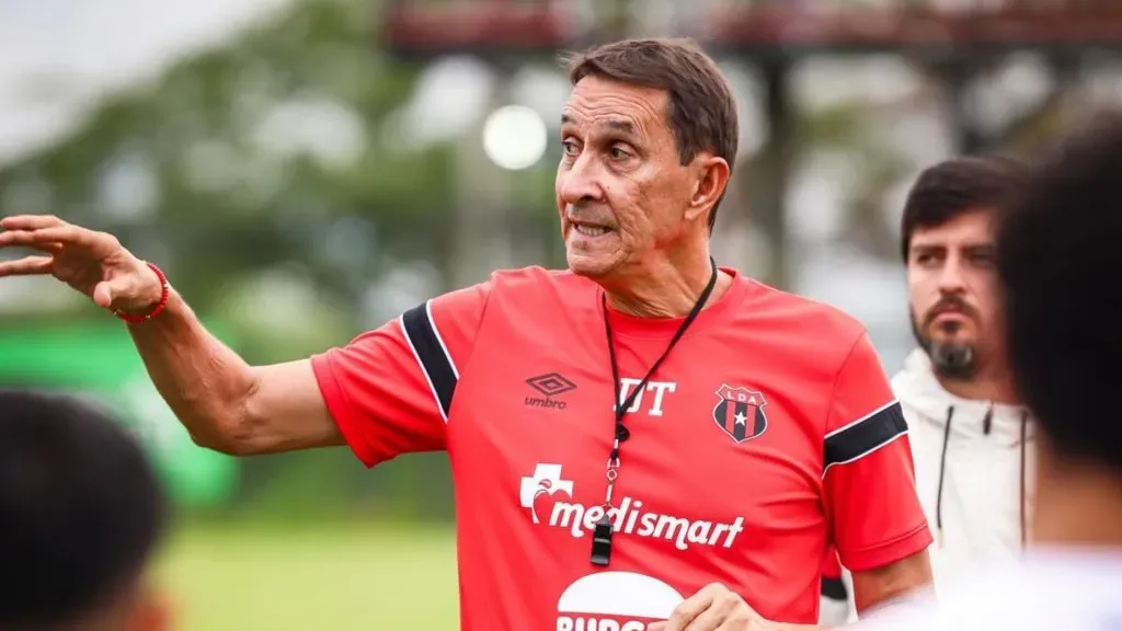 Guimaraes prepara a su equipo para el debut en la Copa Centroamericana (Alajuelense).