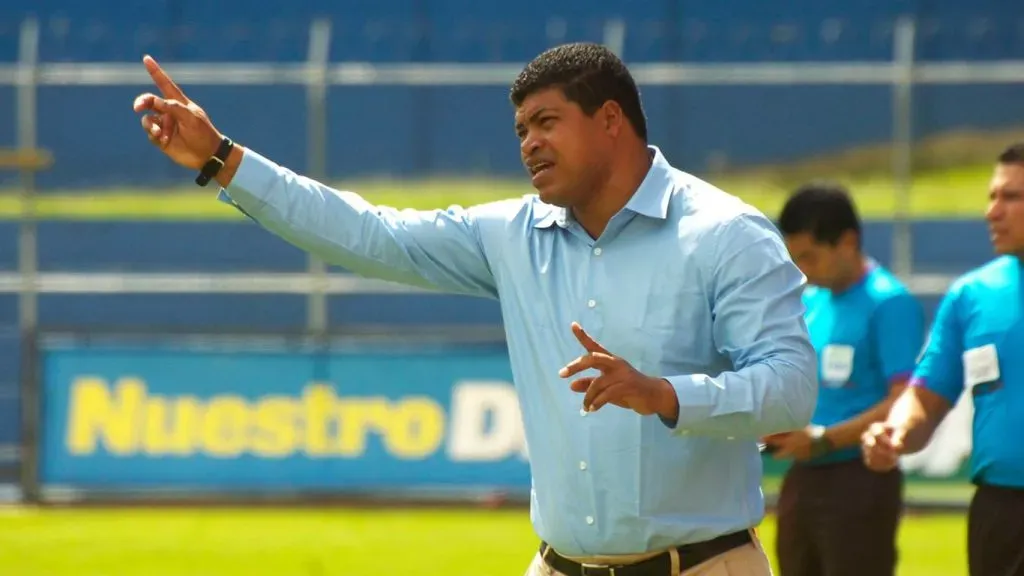 Ronald Gómez dirige al Achuapa guatemalteco (ESPN).