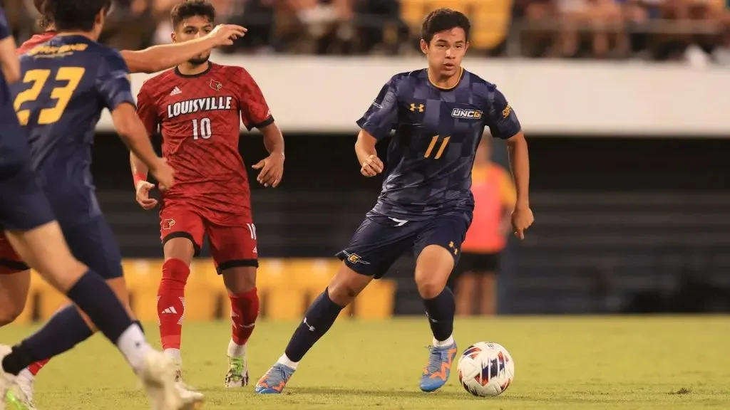 Matías Mora viene del fútbol de la NCAA. (UNCG Spartans)