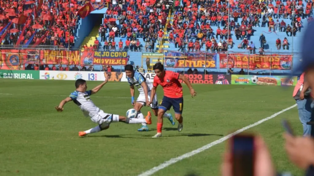 La última vez que se vieron las caras, el 3 de agosto, Municipal y Mixco empataron 0-0. (Foto: Alejandro García / Emisoras Unidas)