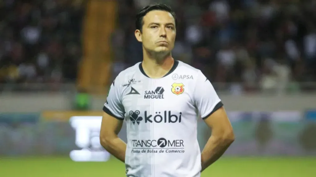 Cubo Torres solo pudo jugar con Herediano en un partido benéfico (Herediano).