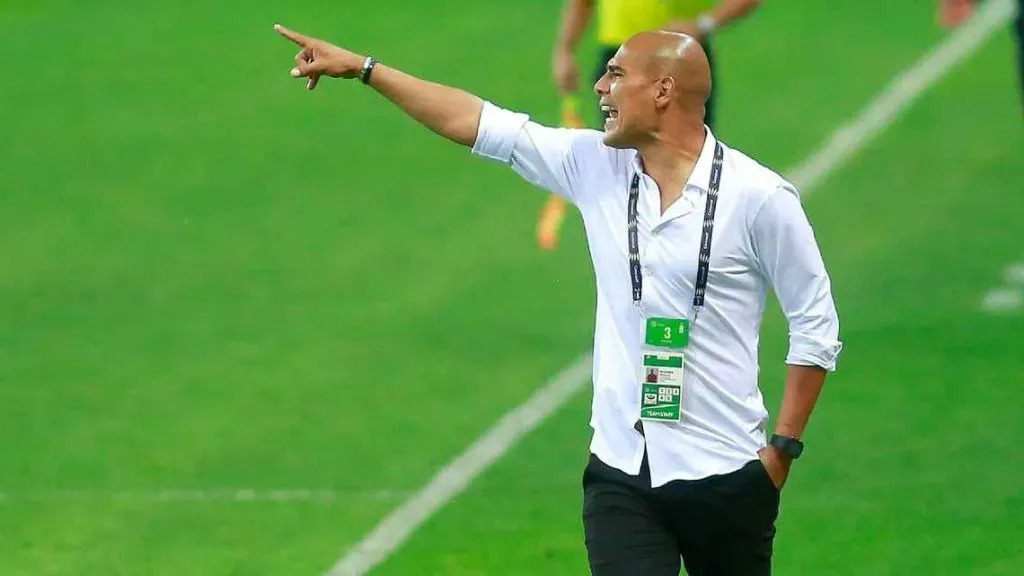 Douglas Sequeira dirigiendo. (Foto: Getty Images)