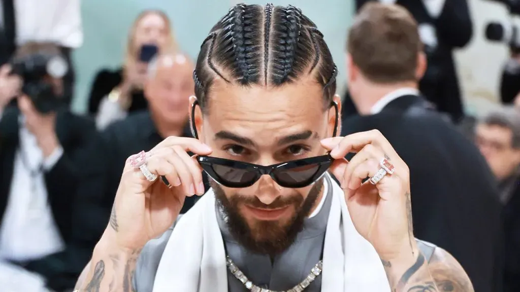 Maluma se hace trenzas – Getty Images