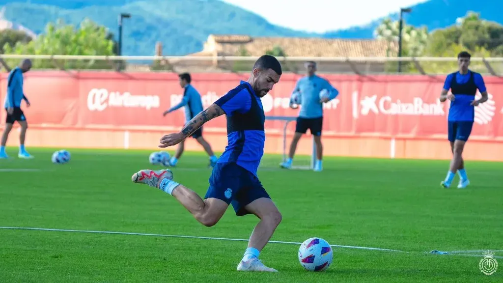 Dani Rodríguez entrena a tope con el Mallorca. | @RCD_Mallorca