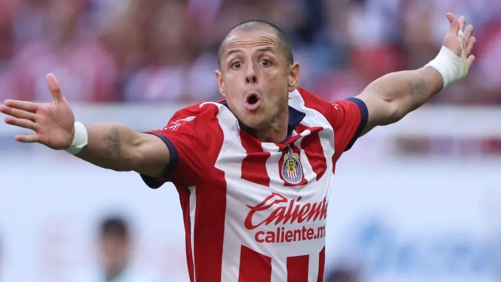 Chicharito celebró la victoria de Chivas sobre América. | Getty Images