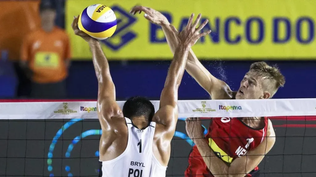 Steven van de Velde, jugador de voleibol playa de los Países Bajos condenado en 2016 por violar a una menor (Foto: Getty Images).