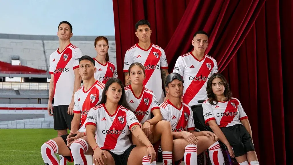 La presentación de la nueva camiseta de River. Foto: @RiverPlate