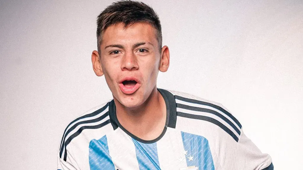 El Diablito Echeverri, listo para su primera Copa del Mundo juvenil con la Selección Argentina.