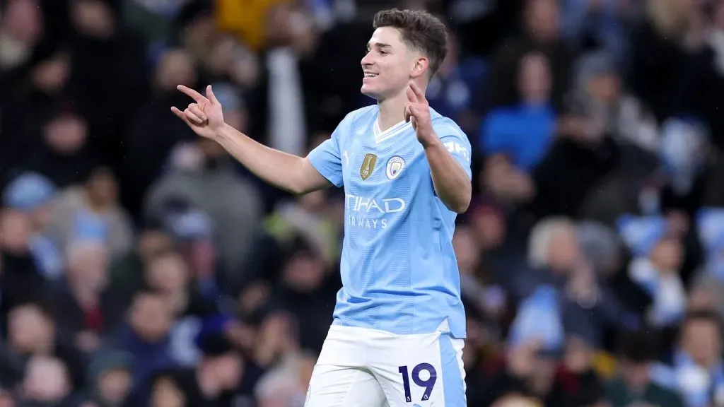 Julián Álvarez arrancaría el partido como suplente. (Foto: Getty)