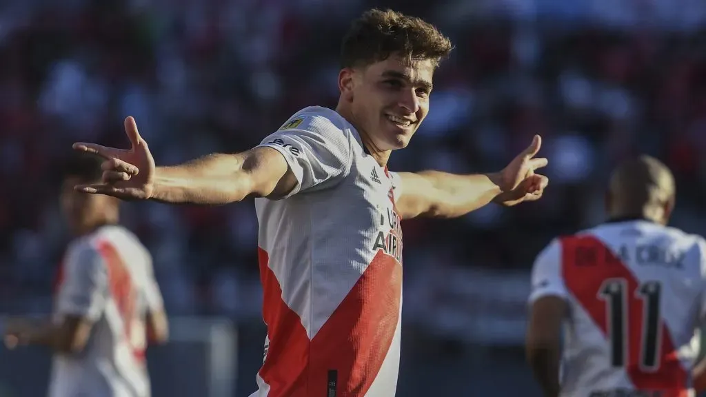 Julián Álvarez volverá a estar de visita en el Estadio Monumental.