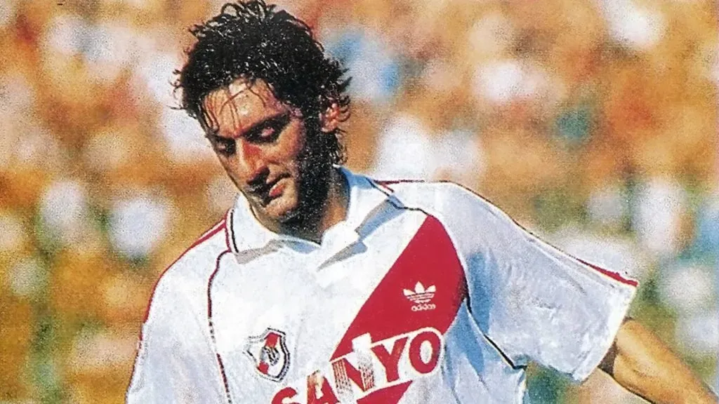 Francescoli en una de sus primeras postales en su regreso a River en 1994. (Imago)