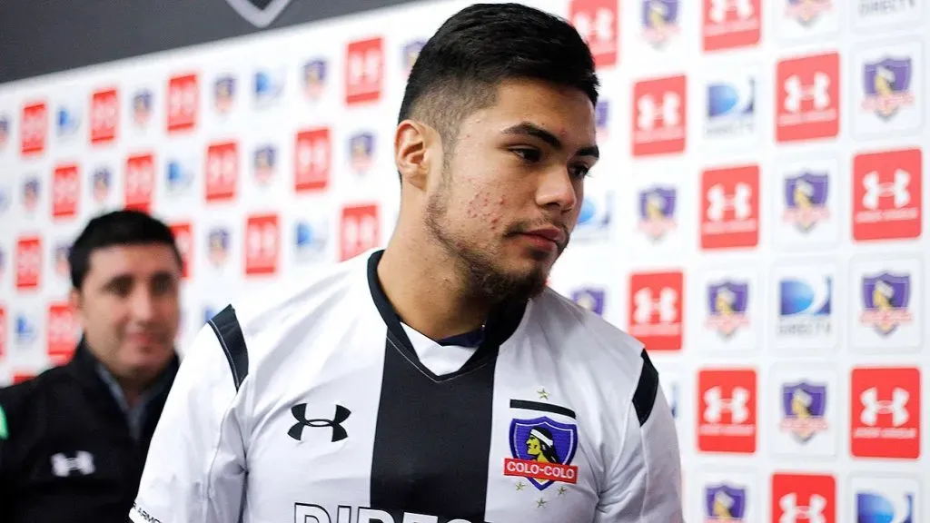 Paulo Díaz con la camiseta del Colo Colo.