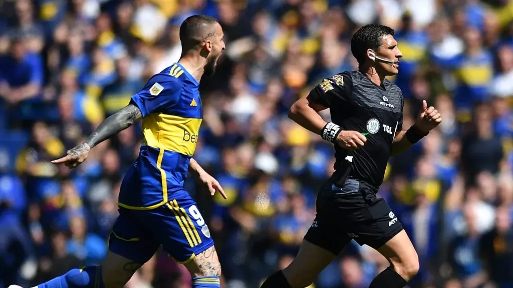 Andrés Merlos fue el último juez de un Boca-River en La Bombonera. Foto: Getty.