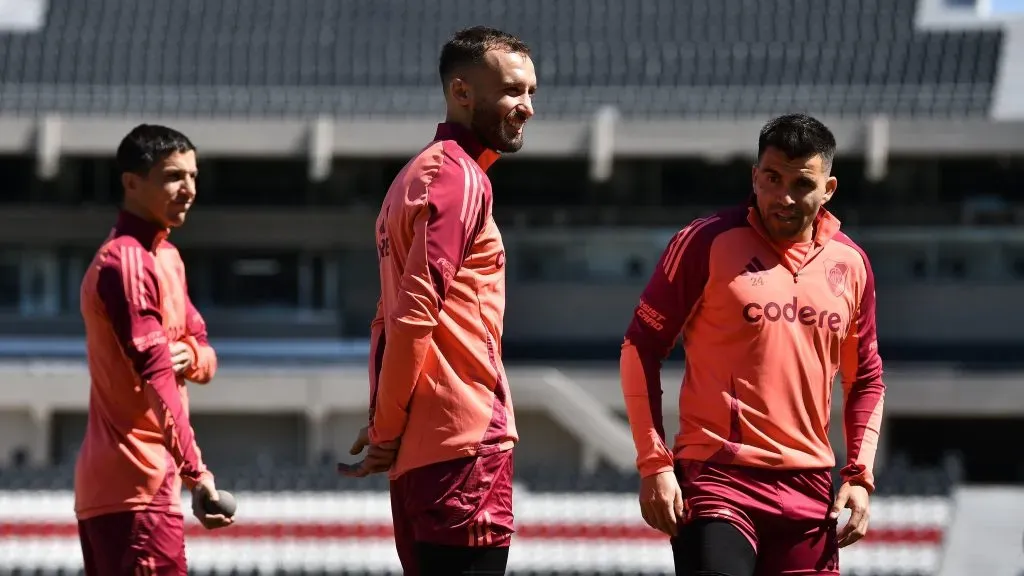 Pezzella, entrenando con la nueva indumentaria. Foto: Prensa River.