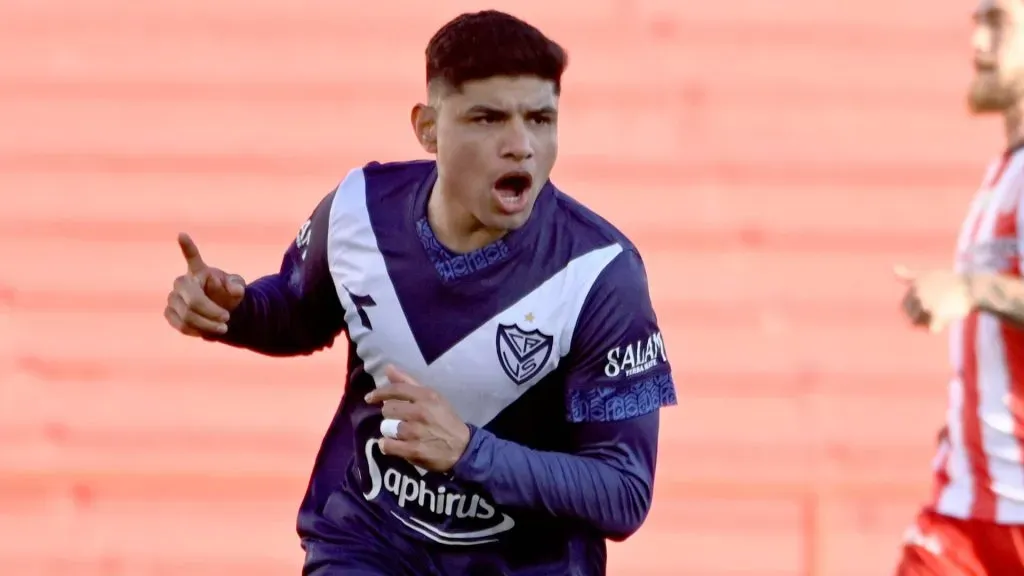 Claudio Aquino quedó libre de Vélez y deberá decidir su futuro. (Imago)