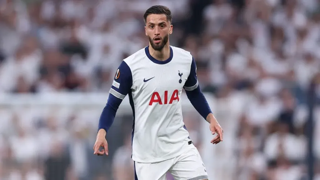Bentancur está en carpeta de la Roma para reemplazar a Paredes. (Getty Images)