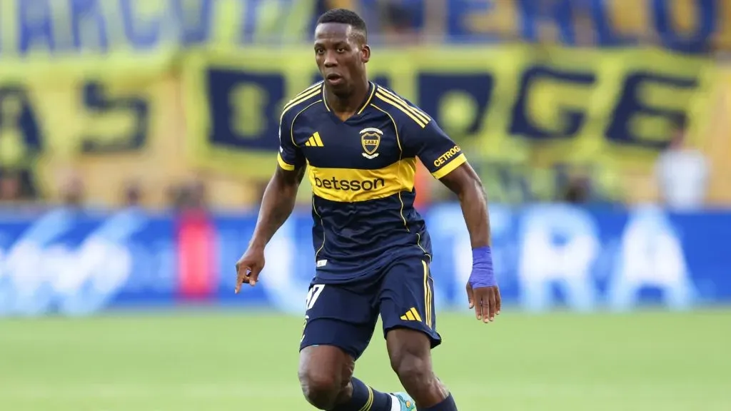 Advíncula fue titular en Estados Unidos pero ahora va al banco. (Getty)