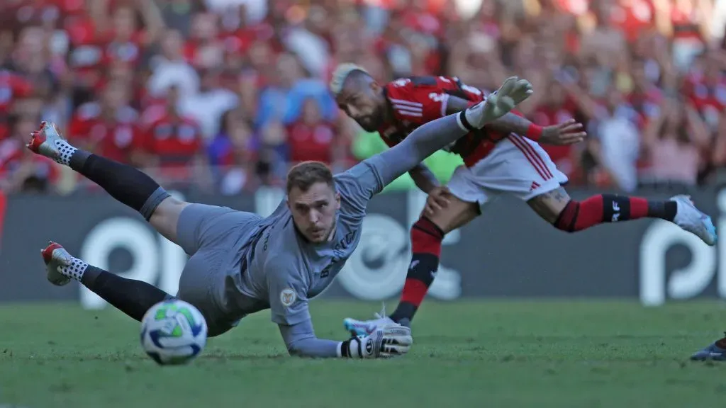 Arturo Vidal quiere taparle la boca a sus críticos en Brasil, pero quizás es el momento de cerrar el capítulo y disfrutar de lo último que le dejará el fútbol. Foto: Getty Images