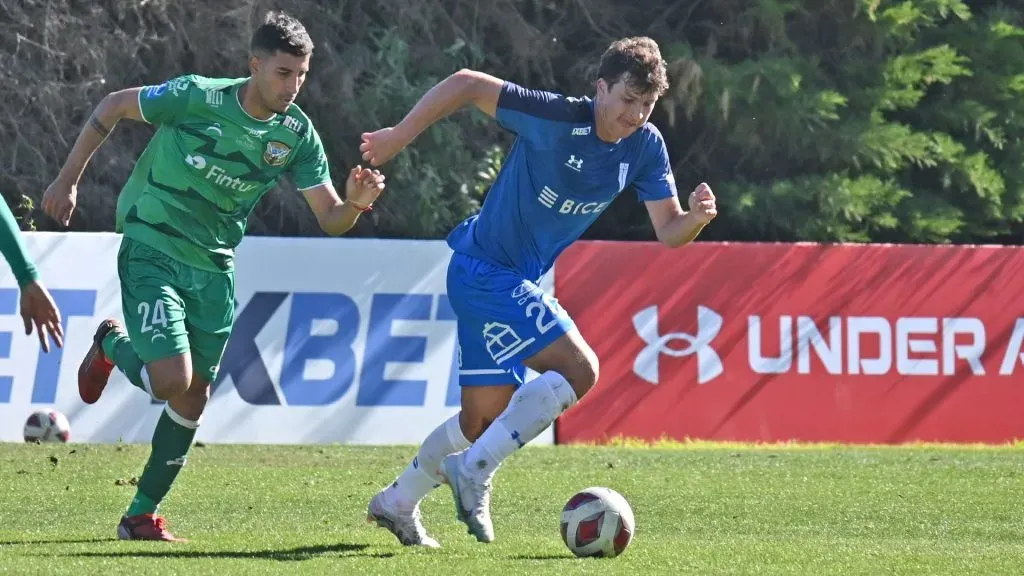 Gonzalo Tapia se vistió de asistente para Universidad Católica. Foto: Cruzados.