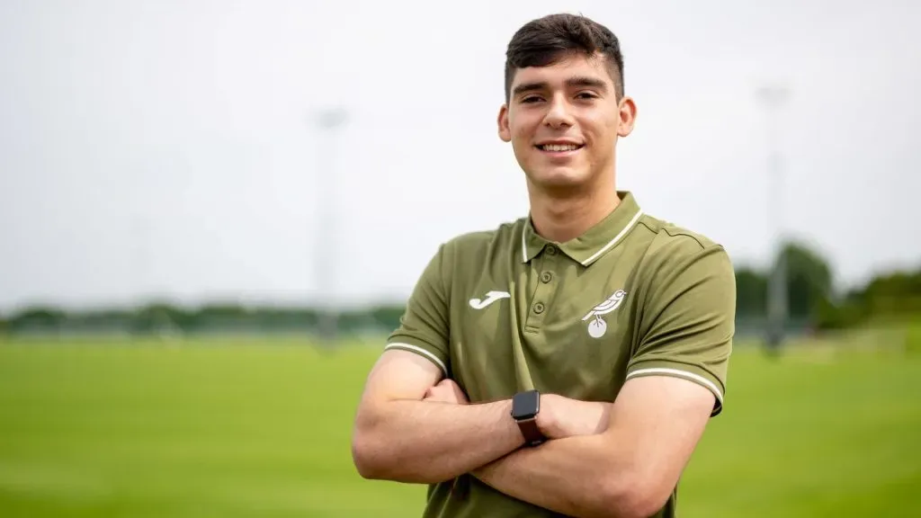 Vicente Reyes, con sólo 19 años, da el salto a Europa con el Norwich de Marcelino Núñez. Foto: Comunicaciones Norwich.