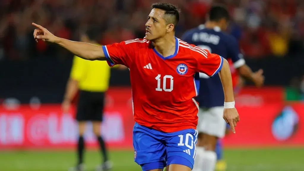 Alexis Sánchez llega sin minutos y con tres días de preparación para ganarse una camiseta de titular en Chile. Foto: Getty Images.