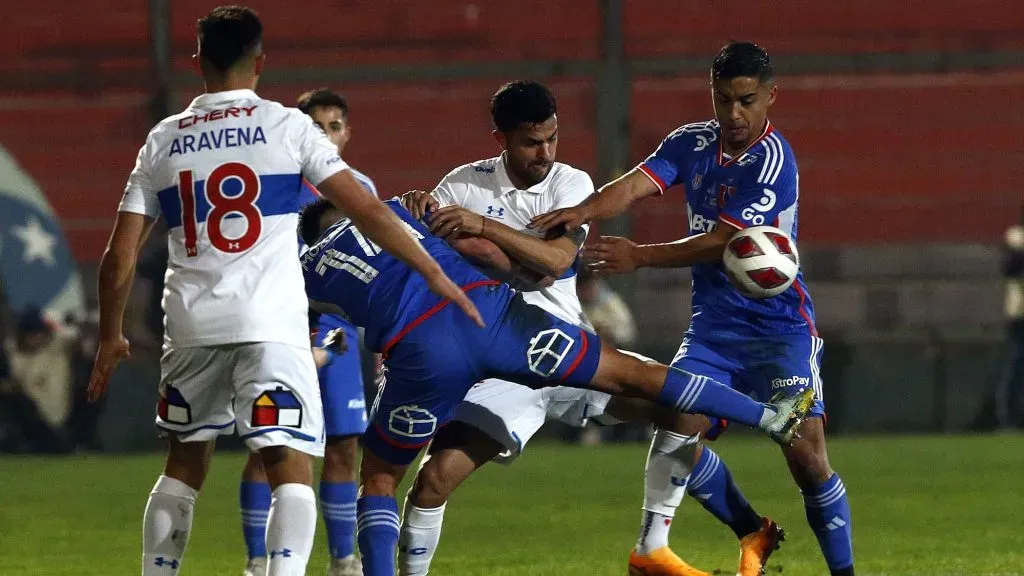 El último Clásico Universitario, en junio, fue un contundente 3-0 a favor de la U. | Foto: Photosport