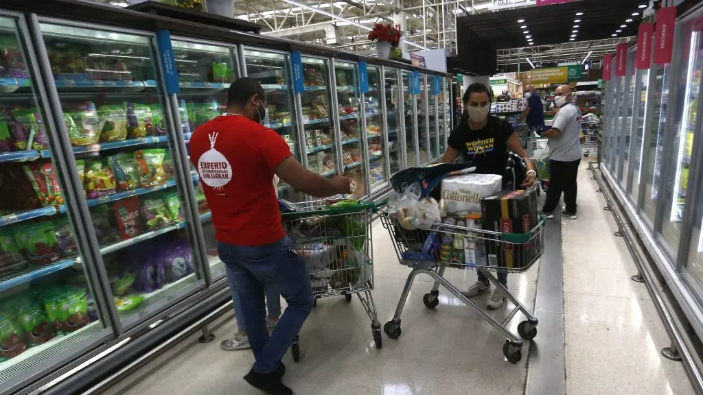 Recuerda anotar los horarios de cierre de los supermercados que visitarás este 27 de octubre.