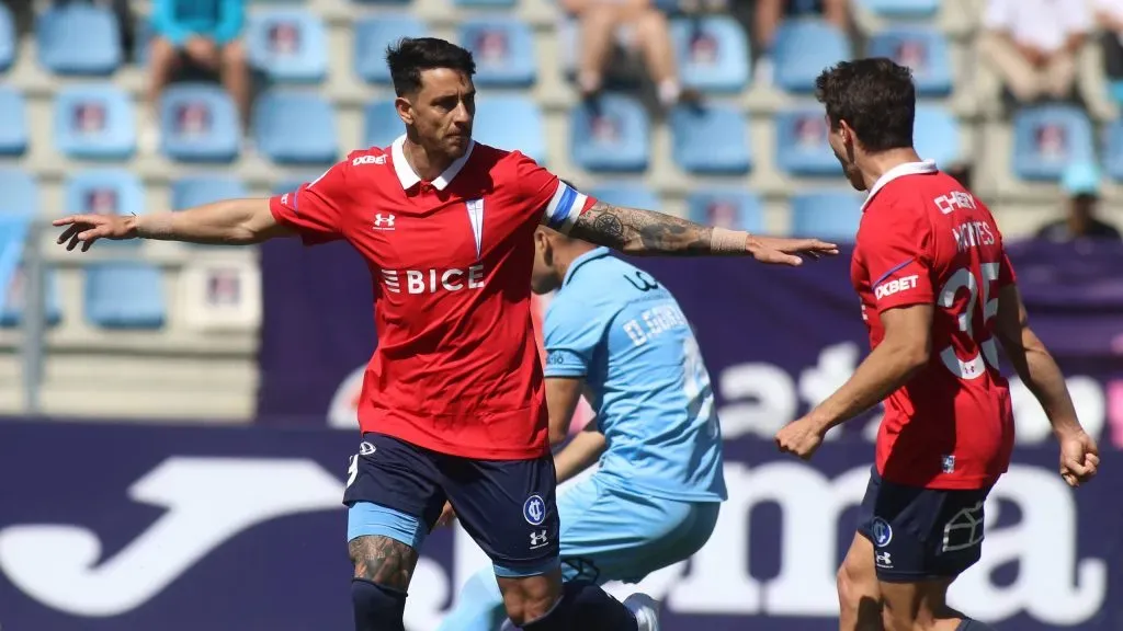 Con su triplete ante O’Higgins, Fernando Zampedri llegó a 101 goles en Universidad Católica. Foto: Photosport.