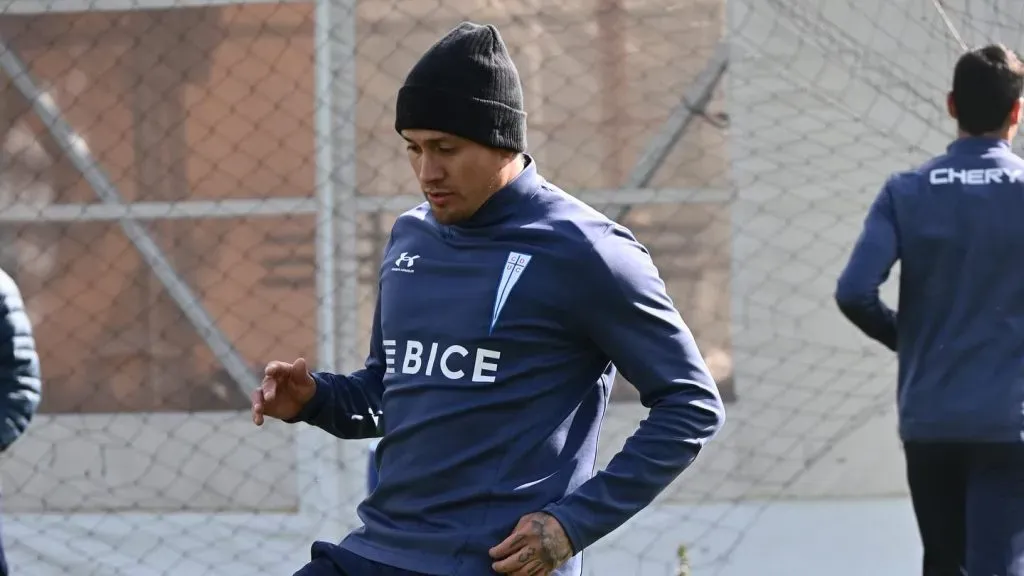 Nicolás Castillo sigue entrenando en Universidad Católica.