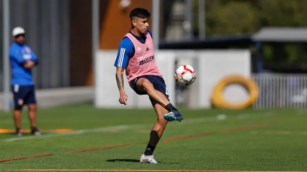 La U entrena en doble turno en el Centro Deportivo Azul. Foto: U. de Chile.