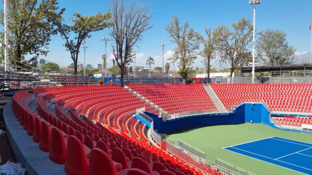 El Court Central del Parque Estadio Nacional ahora tiene pista de cemento. | Foto: Federación de Tenis de Chile