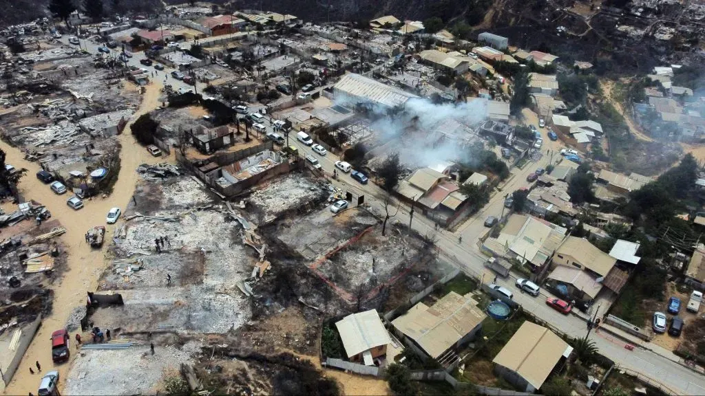 Vina del Mar, 4 de febrero de 2024.
Vista general de la poblacion Pompeya Sur tras el mega incendio que afecta a la zona desde hace dos dias.
Andres Pina/Aton Chile