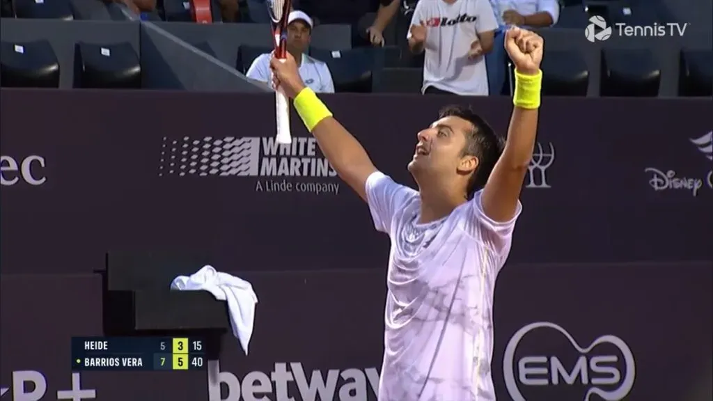Tomás Barrios festeja su victoria en el Open Río.