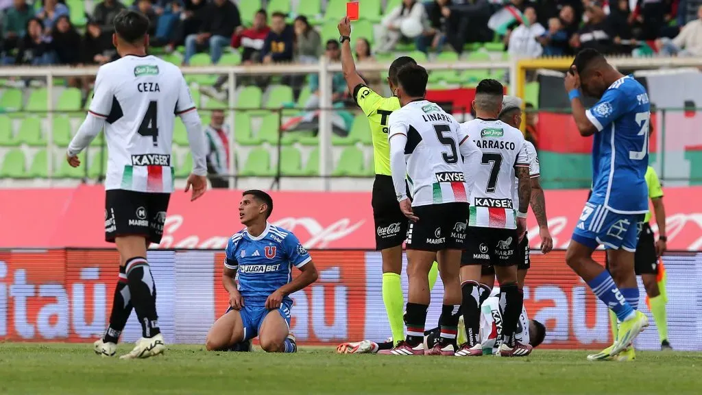 La U se complicó sola cuando tenía ventaja numérica y en el marcador: empate ante Palestino en duelo directo.