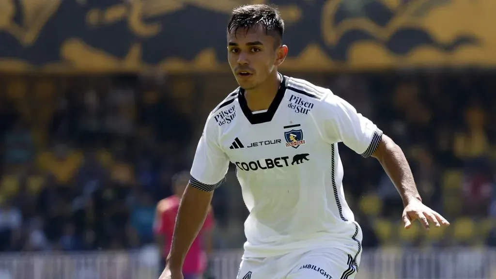 Vicente Pizarro entra como el reemplazante de Arturo Vidal y Leonardo Gil en la formación de Colo Colo. Foto: Photosport.