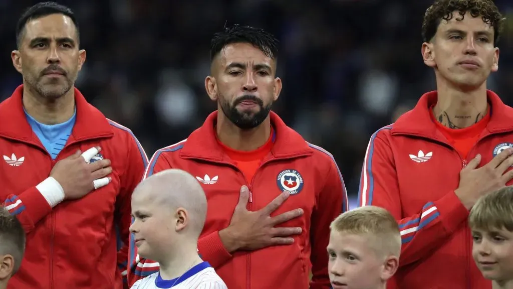 Mauricio Isla ve con buenos ojos un retorno al fútbol chileno