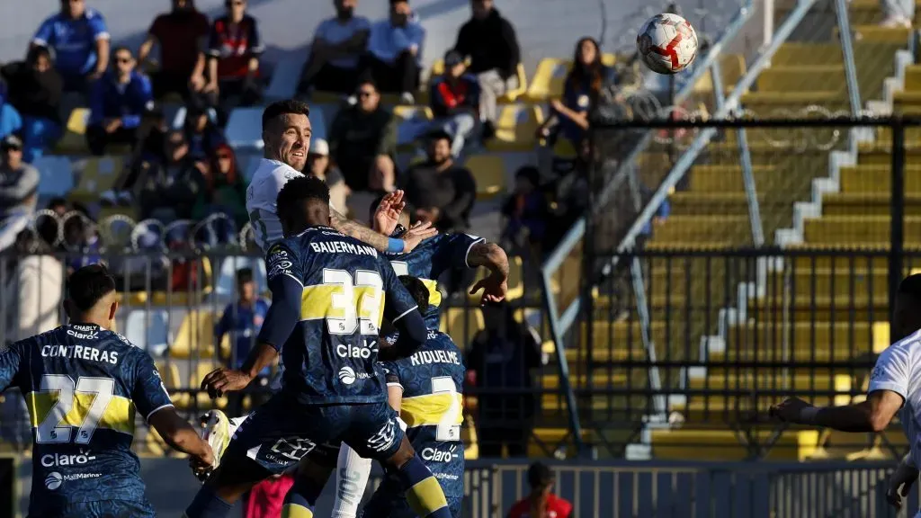 Zaldivia anotó el descuento de la U en la derrota contra Everton, por la ida de Copa Chile.