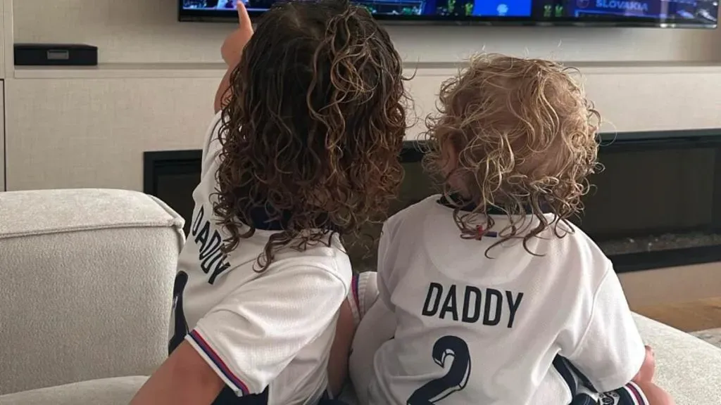 Lauryn Goodman ha vestido con la camiseta de Kyle Walker a sus dos hijos en esta Euro 2024. | Foto: Archivo.