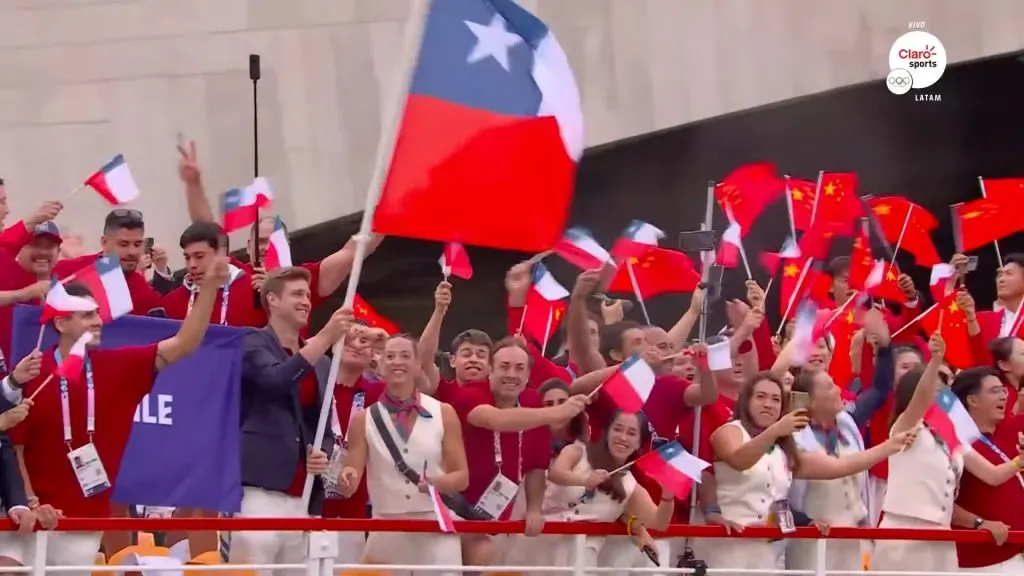 Tramo final del desfile del Team Chile en París 2024 (Captura)