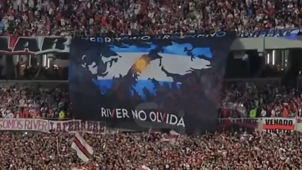 El lienzo prohibido de River Plate contra Colo Colo.