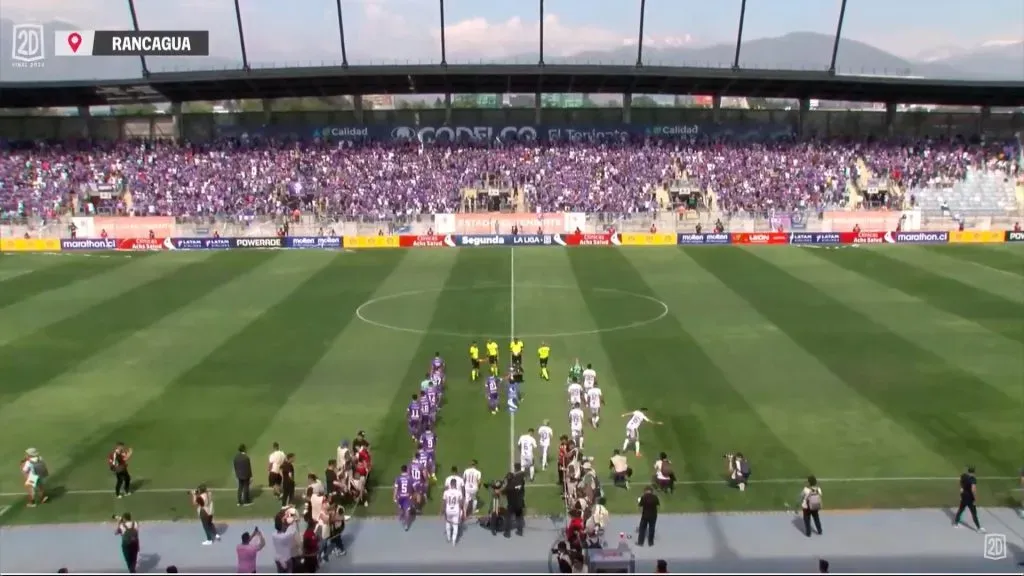 El momento en que Ulises Ojeda tocó la copa previo al Concepción vs. Melipilla (Captura)