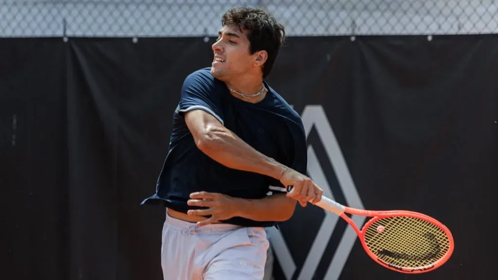 Cristian Garin en la primera ronda del Challenger de Oeiras en Portugal (Federacao Portuguesa Tenis).