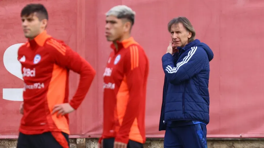 Desde que fue liberado por temas personales en la selección chilena que Ricardo Gareca y Carlos Palacios están distanciados. Foto: Photosport.